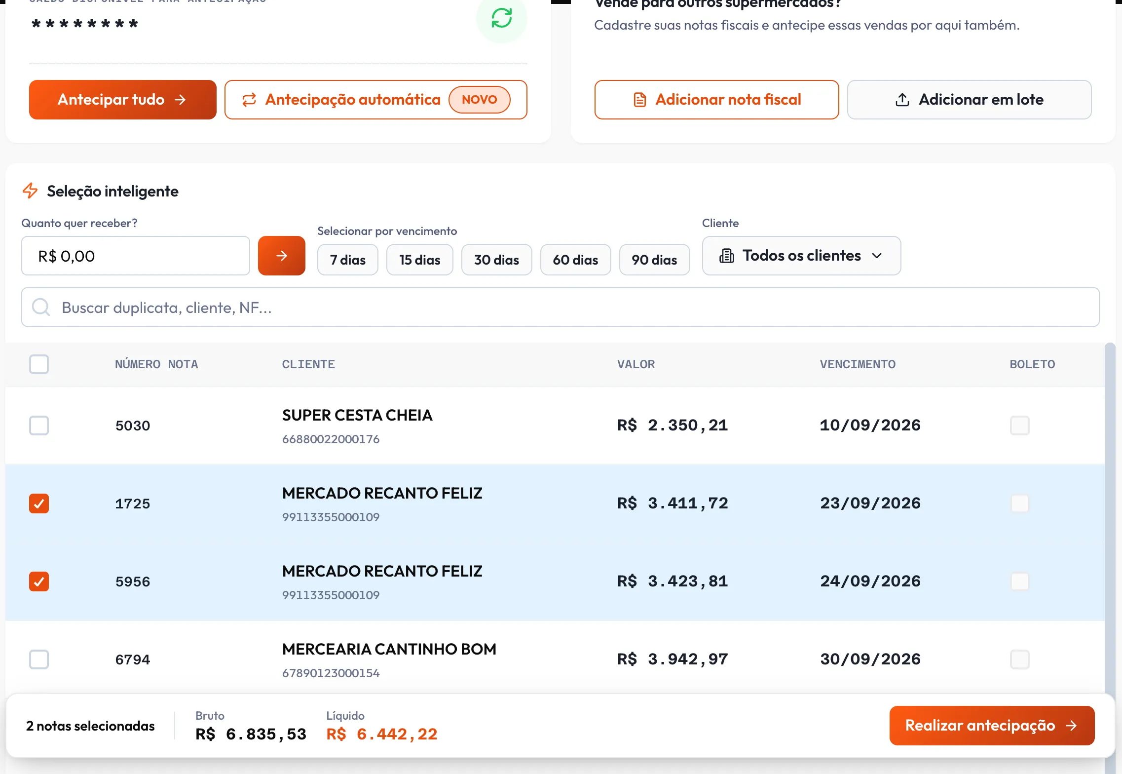Tela de antecipação no Portal: notas confirmadas com cliente, valor e vencimento, duas selecionadas e o total bruto e líquido prontos para antecipar